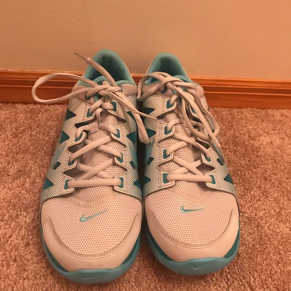 Blue and white nike running shoes - Picture 2 of 2